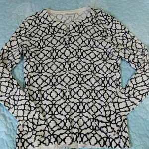✨2/$22✨ Black and White cardigan